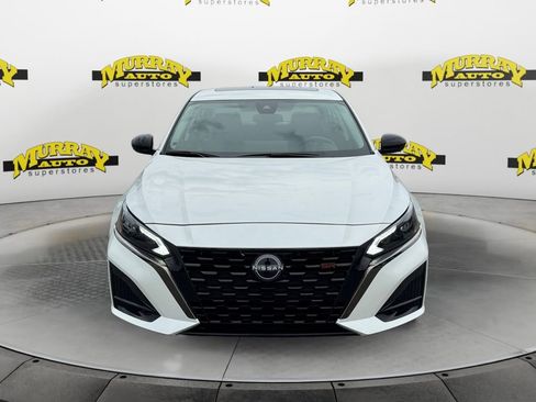 Used 2024 Nissan Altima 2.5 SR w/ SR Premium Package FWD image 8