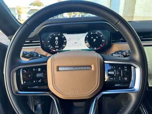 Used 2025 Land Rover Range Rover Sport SE image 12