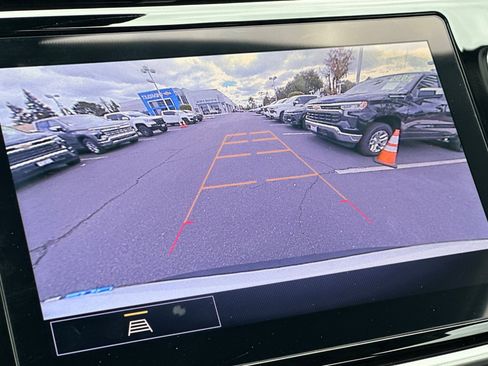 Used 2022 Chevrolet Bolt EUV LT w/ Convenience Package image 28