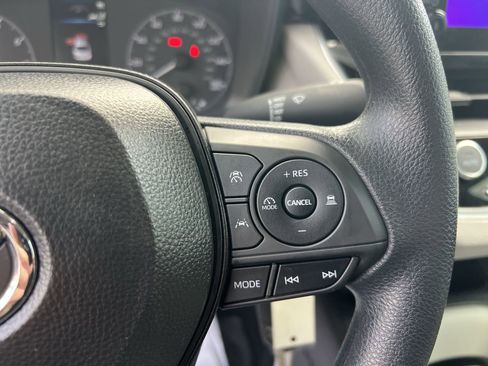 Used 2025 Toyota Corolla LE image 20