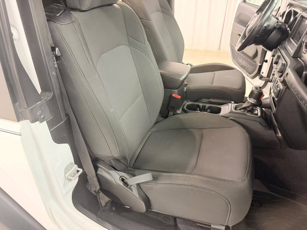 Used 2020 Jeep Wrangler Sport AWD/4WD image 32