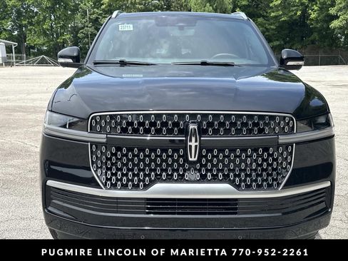 New 2026 Lincoln Navigator L Reserve AWD/4WD image 2