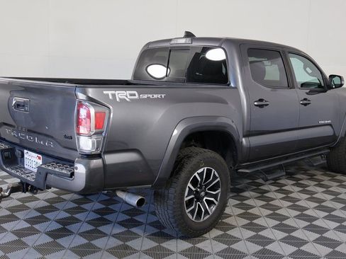 Used 2021 Toyota Tacoma TRD Sport w/ Technology Package image 4