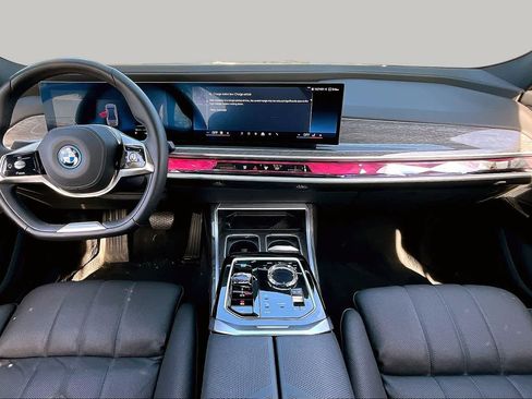 Used 2025 BMW i7 xDrive60 RWD image 14