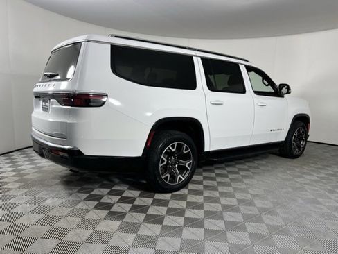 Used 2023 Jeep Wagoneer L Series III w/ Preferred Equipment Group image 9