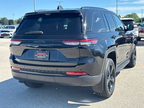 Used 2024 Jeep Grand Cherokee Limited w/ Luxury Tech Group II AWD/4WD image 35