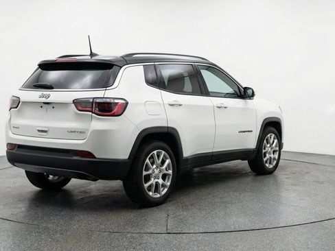 Used 2025 Jeep Compass Limited AWD/4WD image 9