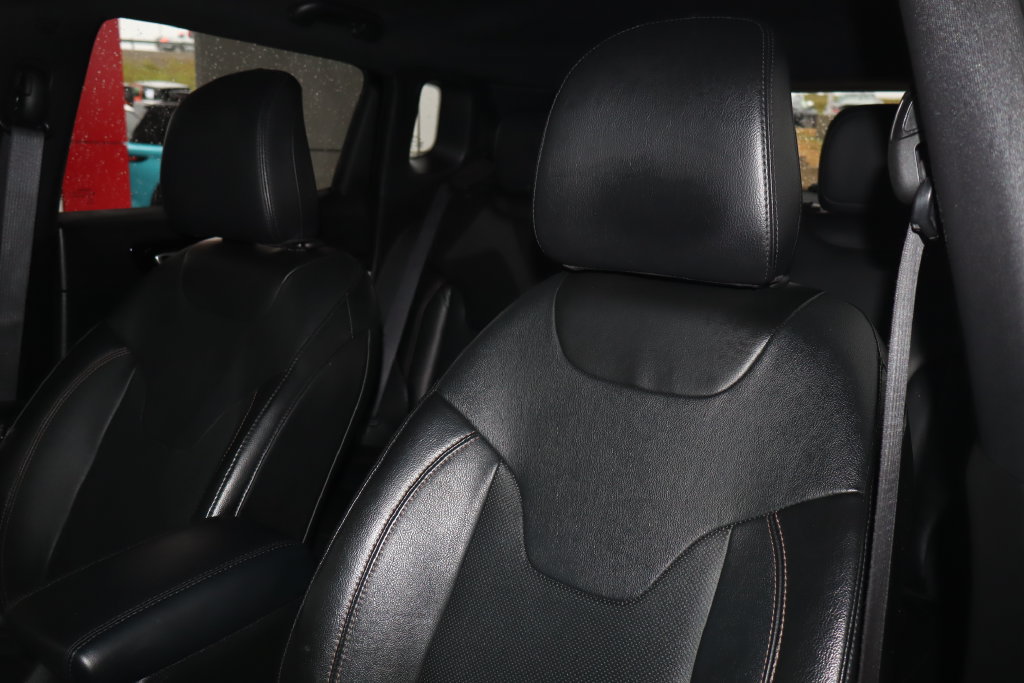 Used 2023 Jeep Compass Limited AWD/4WD image 16