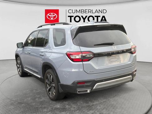 Used 2025 Honda Pilot Touring image 2
