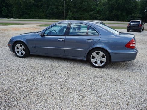 Used 2004 Mercedes-Benz E 500 4MATIC Sedan image 9