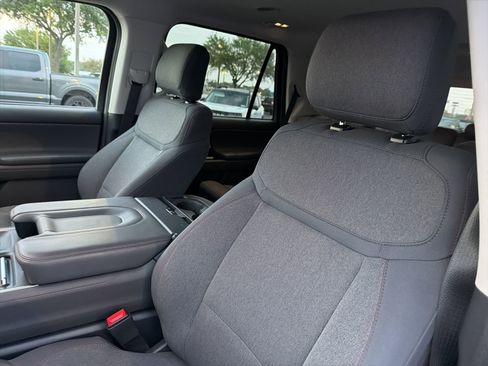 Used 2025 Ford Expedition Active image 19