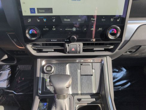 Certified 2025 Lexus GX 550 GX 550 4WD w/ Accessory Package (2T) image 10