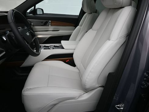 Used 2026 Cadillac Vistiq Luxury AWD/4WD image 11