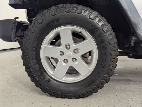 Used 2012 Jeep Wrangler Unlimited Sport AWD/4WD image 11