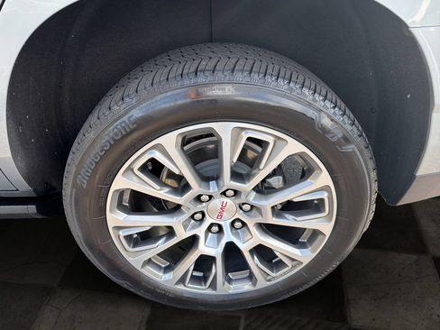 Used 2026 GMC Yukon Denali w/ Sun & Power Step Package AWD/4WD image 10