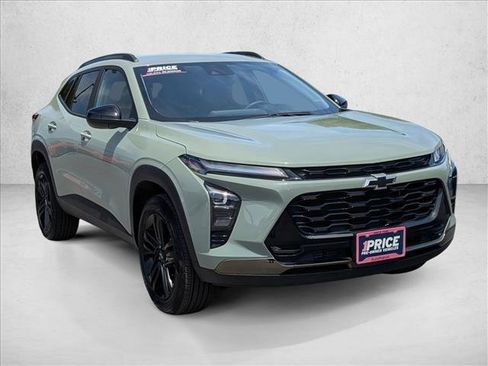 Used 2025 Chevrolet Trax ACTIV FWD image 3