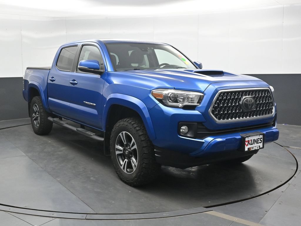 Used 2018 Toyota Tacoma TRD Sport AWD/4WD image 4