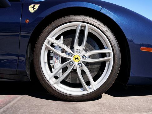 Used 2018 Ferrari 488 GTB Base image 12