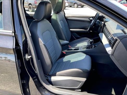 Used 2025 Volkswagen Jetta SE FWD image 6