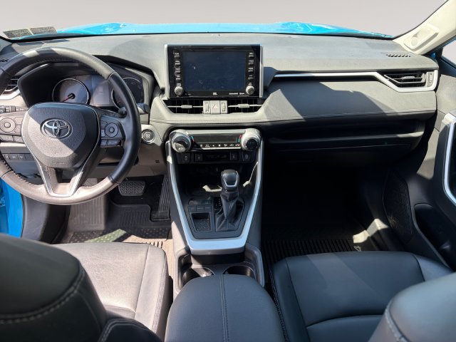 Used 2020 Toyota RAV4 XLE Premium FWD image 7