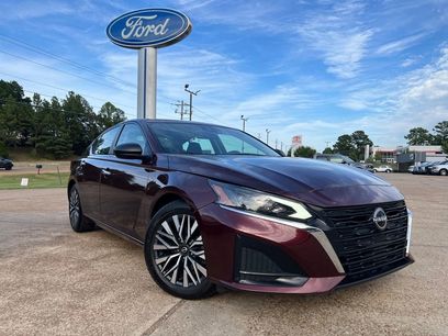 Used 2024 Nissan Altima 2.5 SV