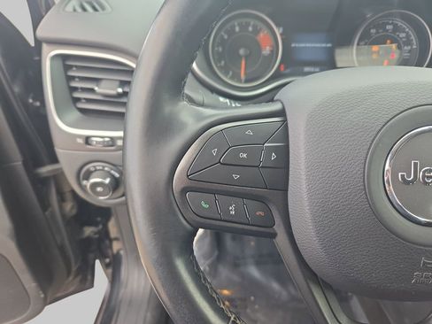 Used 2020 Jeep Cherokee Trailhawk image 21