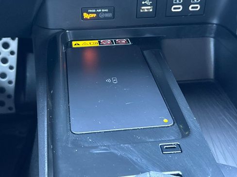 Used 2025 Toyota Camry SE w/ Convenience Package image 30