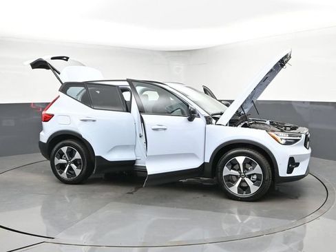 New 2026 Volvo XC40 B5 Plus w/ Protection Package Premier AWD/4WD image 44