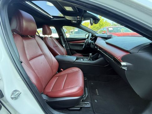Used 2019 MAZDA MAZDA3 Hatchback w/ Premium Package FWD image 10