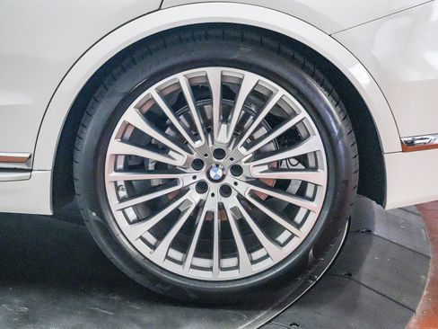 Certified 2024 BMW X7 xDrive40i w/ Premium Package image 11