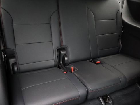 Certified 2024 Chevrolet Traverse RS image 17