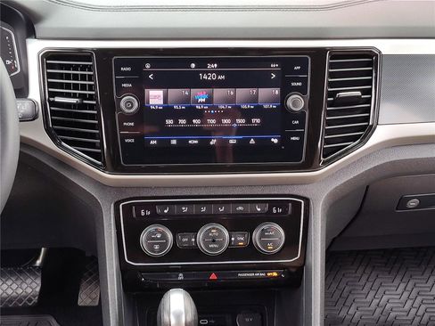 Used 2022 Volkswagen Atlas Cross Sport SE image 19