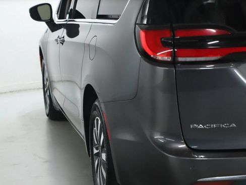 Used 2023 Chrysler Pacifica Touring-L FWD image 40