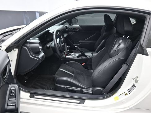 Used 2025 Toyota GR86 Premium w/ Performance Package RWD image 11