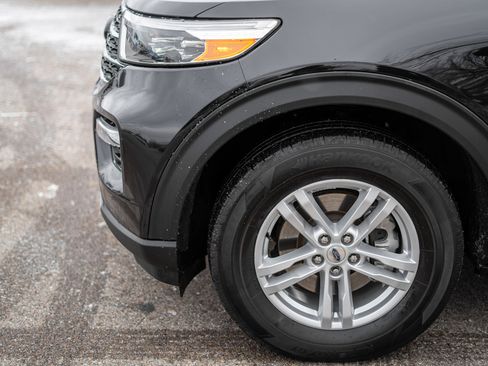 Used 2023 Ford Explorer XLT w/ Equipment Group 202A image 9