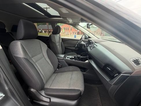 Used 2021 Nissan Rogue SV AWD/4WD image 12