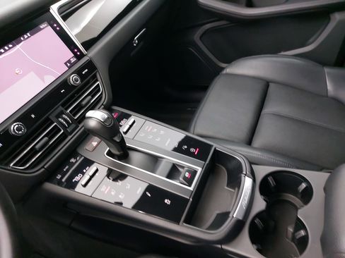 Certified 2023 Porsche Macan image 27