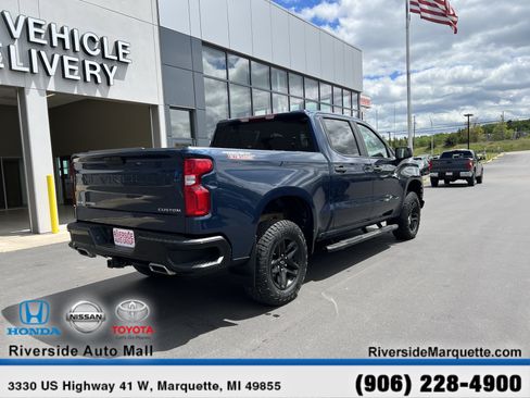Used 2021 Chevrolet Silverado 1500 Custom Trail Boss AWD/4WD image 9