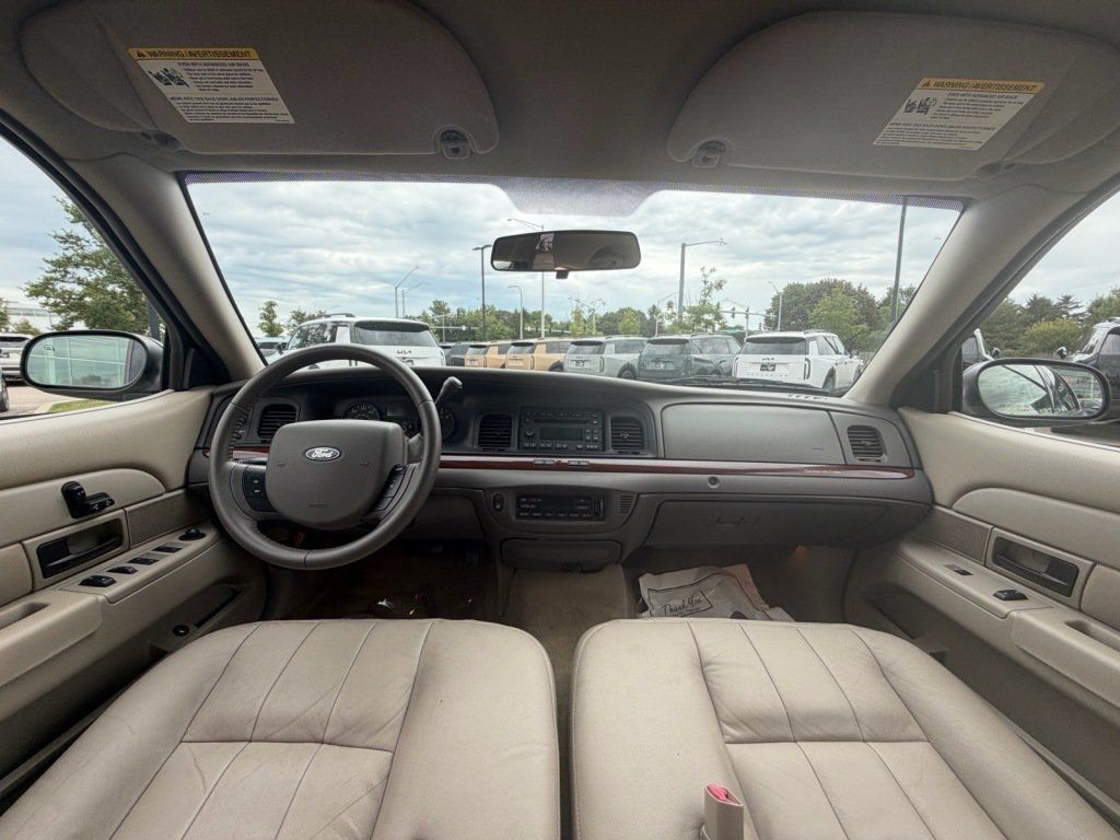 Used 2011 Ford Crown Victoria LX w/ Comfort Appearance Pkg RWD image 7