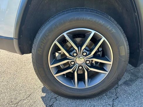 Used 2017 Jeep Grand Cherokee Limited AWD/4WD image 11