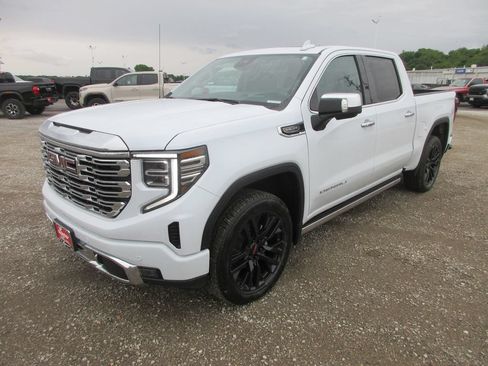 New 2026 GMC Sierra 1500 Denali w/ Denali Reserve Package AWD/4WD image 13