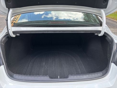 Used 2025 Hyundai Elantra SEL image 27