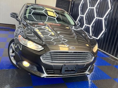 Used 2016 Ford Fusion SE w/ Equipment Group 201A image 2