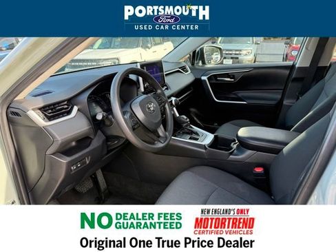 Used 2023 Toyota RAV4 XLE image 4
