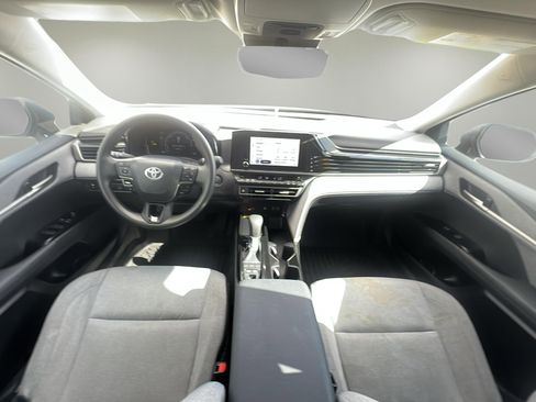 Used 2025 Toyota Camry LE image 9