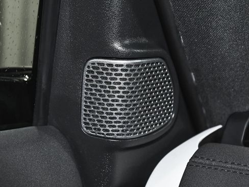 Used 2023 Land Rover Defender 90 X-Dynamic SE AWD/4WD image 30