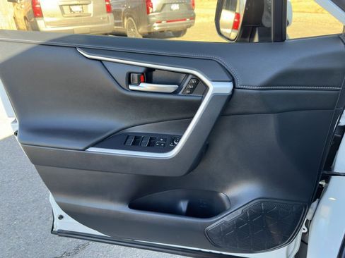 Used 2022 Toyota RAV4 Limited image 9