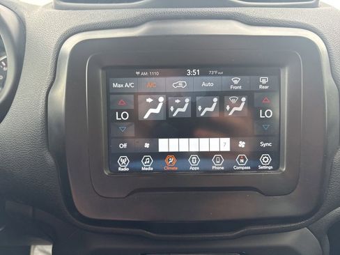 Used 2018 Jeep Renegade Altitude AWD/4WD image 19