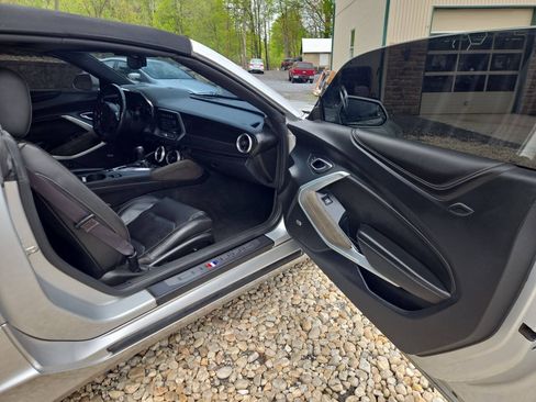 Used 2017 Chevrolet Camaro SS RWD image 26