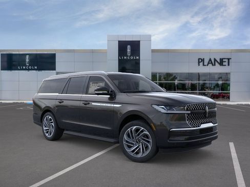 New 2026 Lincoln Navigator L Premier AWD/4WD image 7